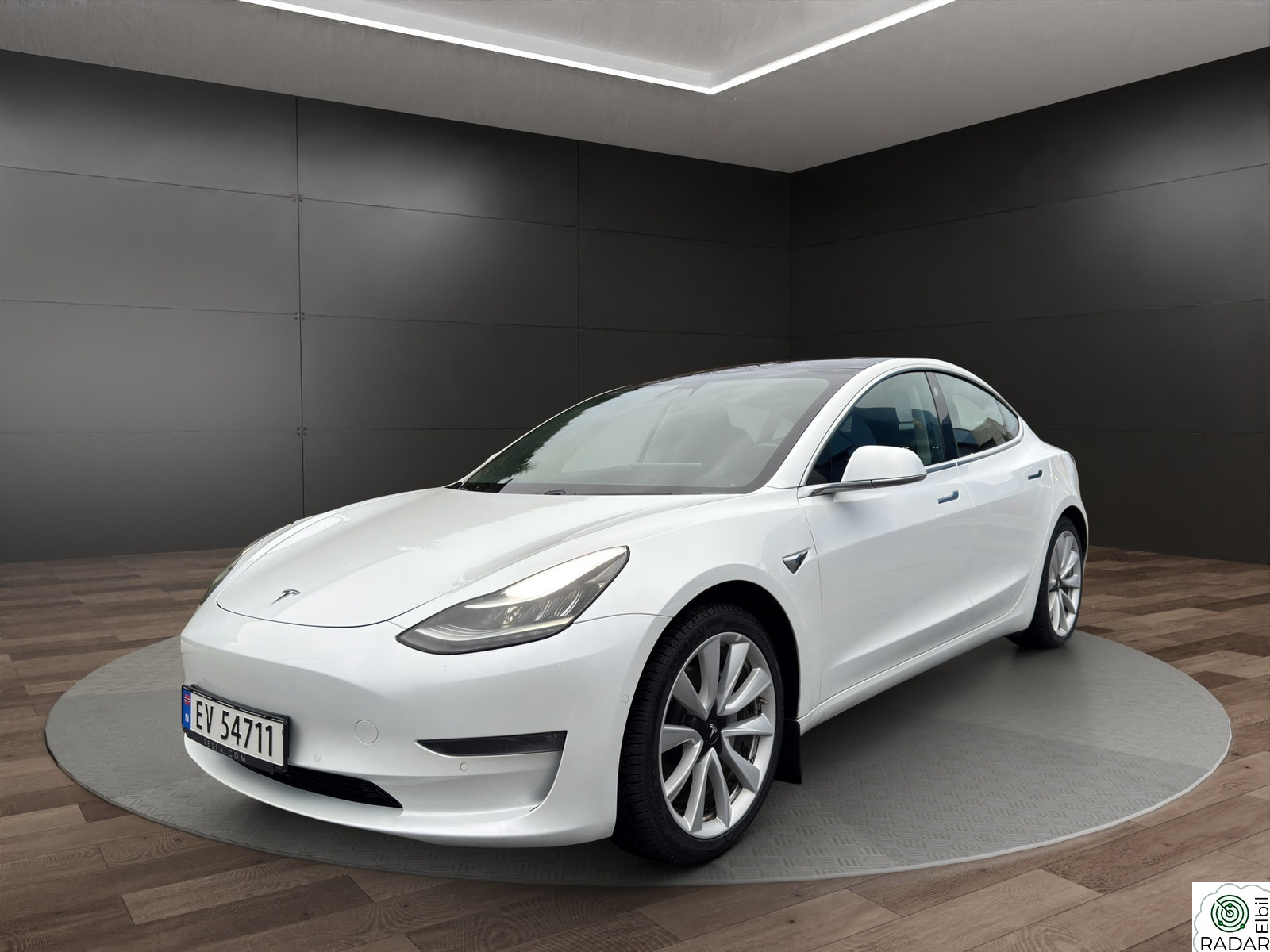 TESLA Model 3 Long Range AWD / NYE VINTERDEKK / GARANTI /