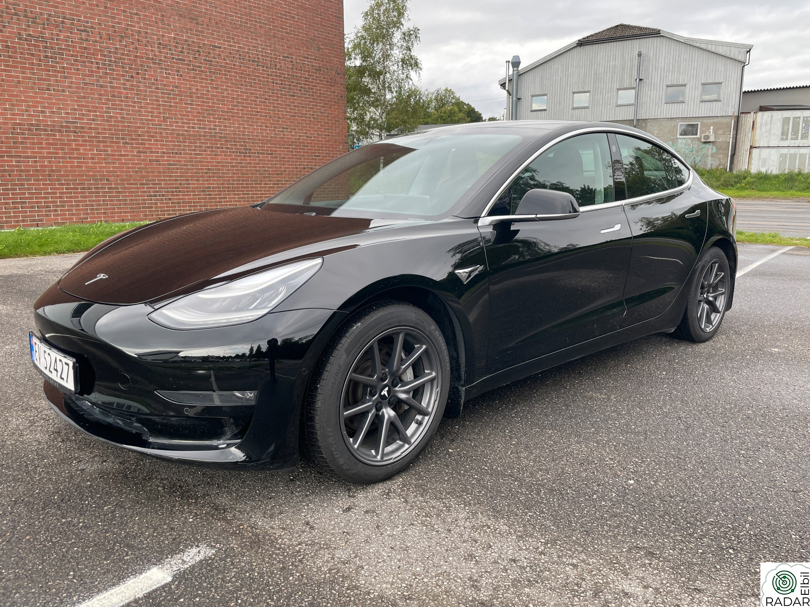 TESLA Model 3 Long Range AWD Premium skinn Pano Navi 560 WLTP