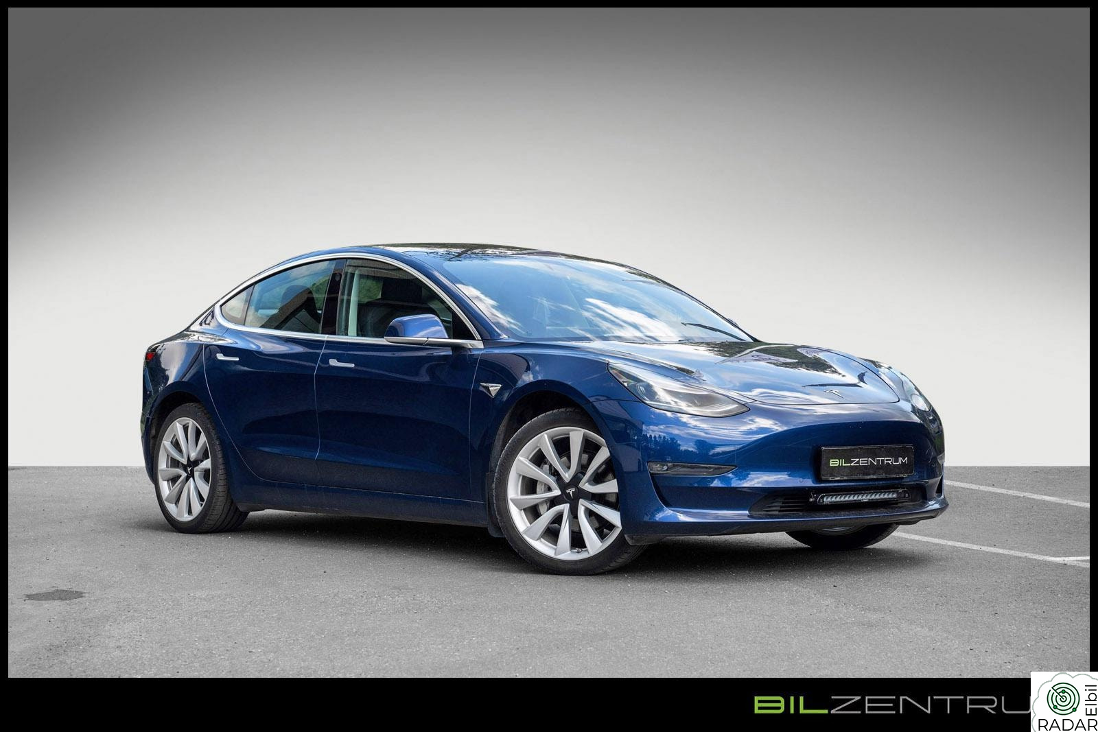 TESLA Model 3 AWD Dual Motor 560KM Long Range Pano Skinn FSD