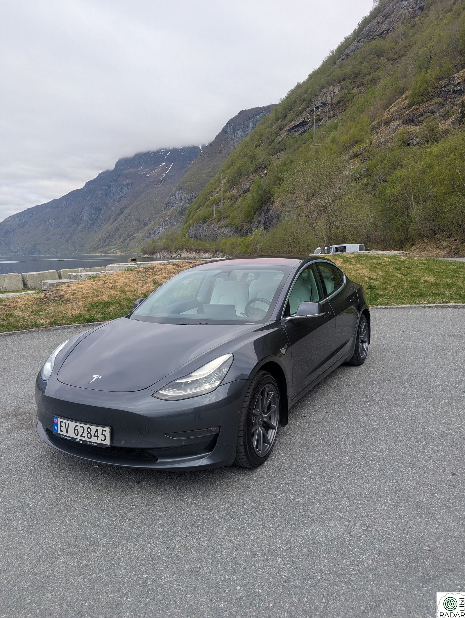 TESLA Model 3 Long Range AWD