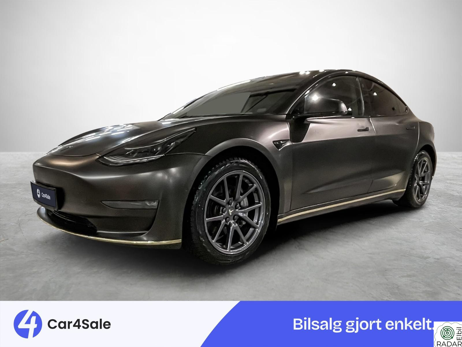 TESLA Model 3 Long Range AWD 560km / Premium / AP / 18" S+V / Foliert
