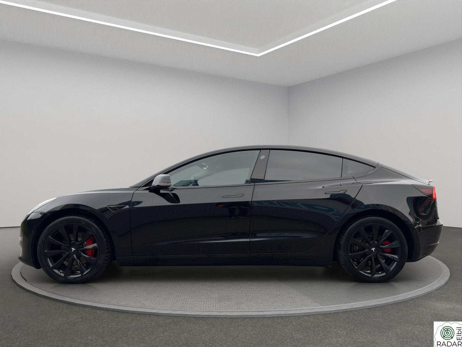 TESLA Model 3 Long Range AWD / PÅKOSTET / POLERT