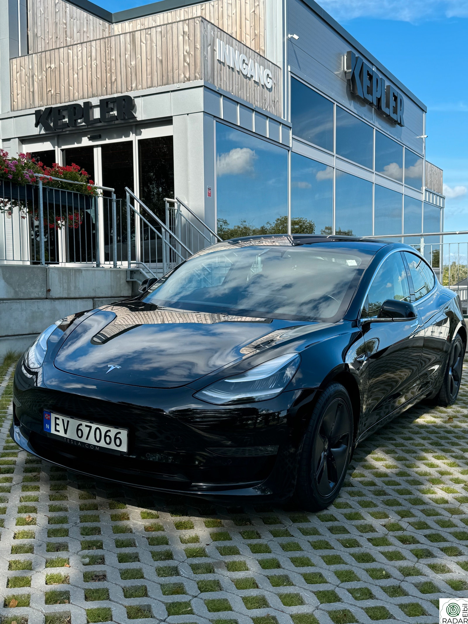 TESLA Model 3 LR AWD - 1 eier - EU ok til 2027 - 8 nye dekk i 2024