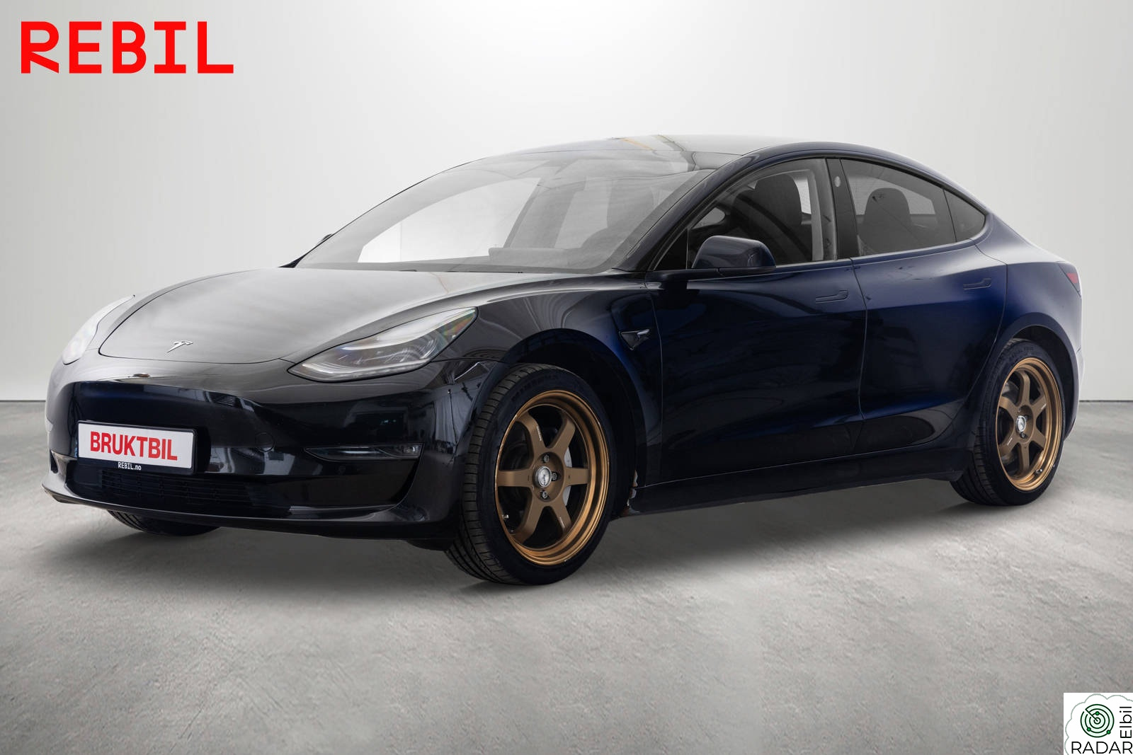 TESLA Model 3 LongRange/Krok/AP/PremiumLyd/MCU2/Pano/Skinn/AWD