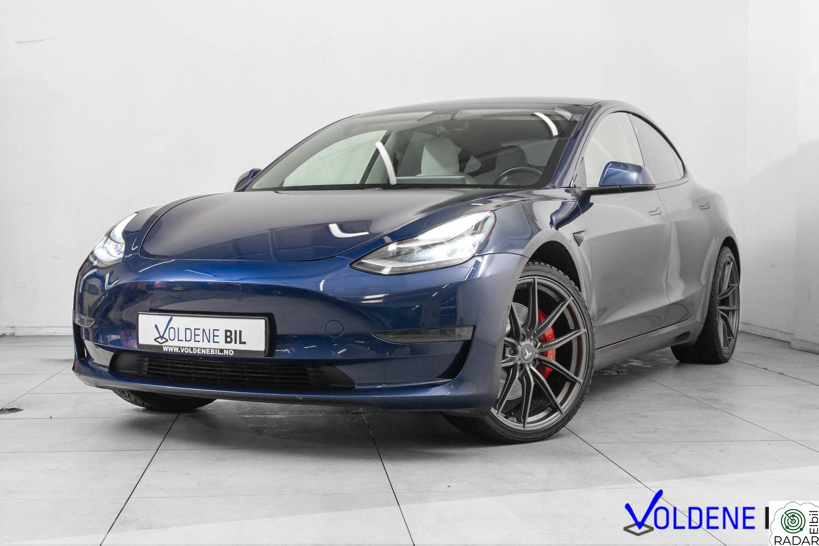 TESLA Model 3 Performance - Nye bremser - Tøffe felger - Hvitt skinn