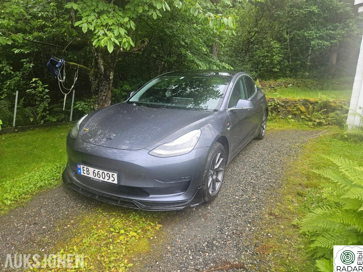 TESLA Model 3 Long Range dual motor 4x4, 128500km, Skinninteriør, S+V