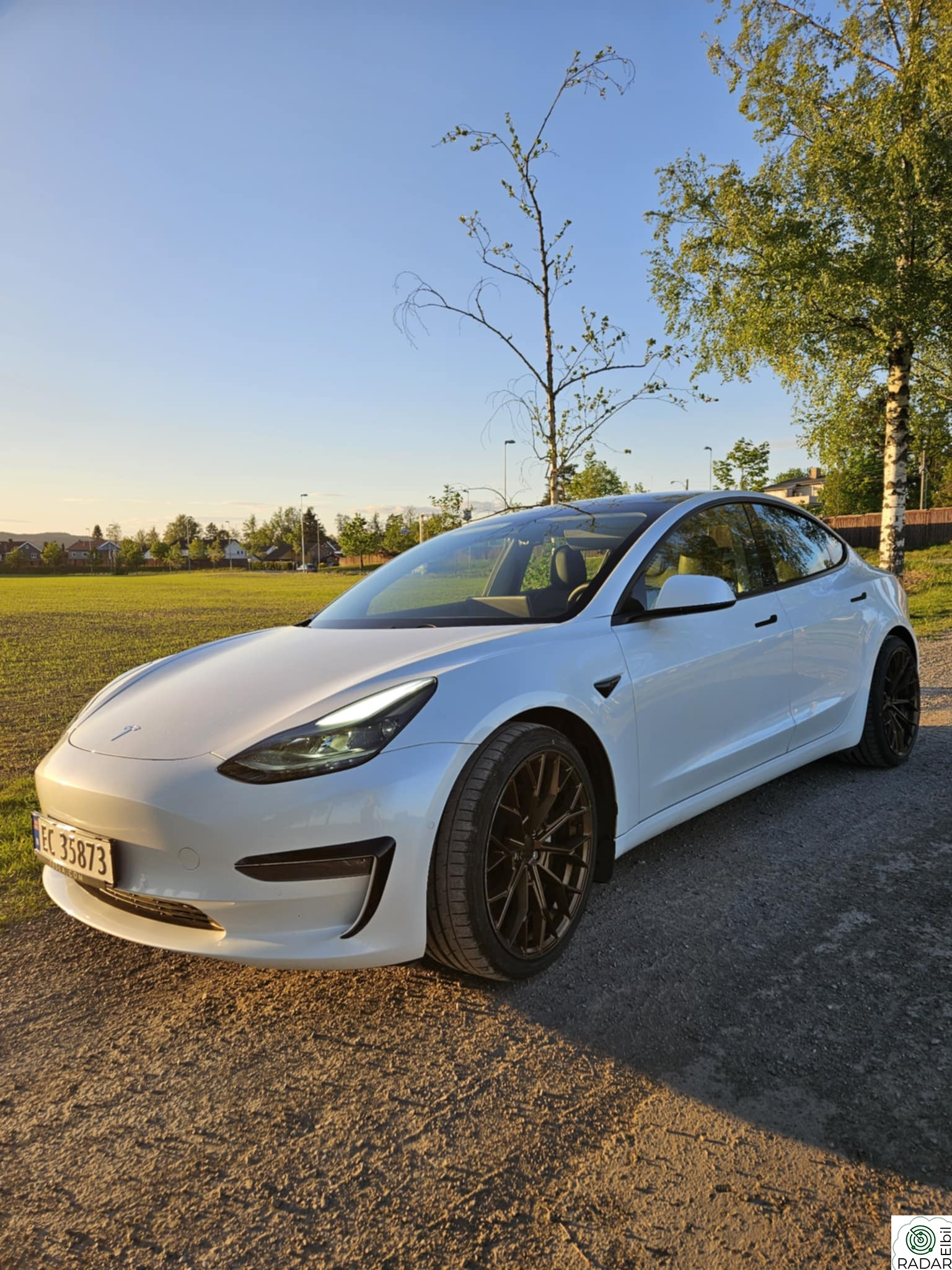 TESLA Model 3 580km (75 KWh) LR/Auto/MCU2/Skinn/Pano/AWD/Krok