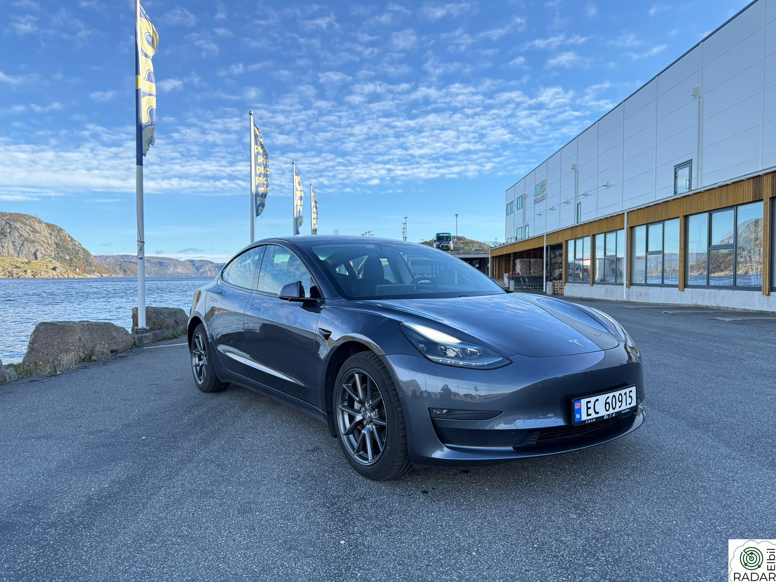 TESLA Model 3 Long Range AWD, 614km, rattvarme++