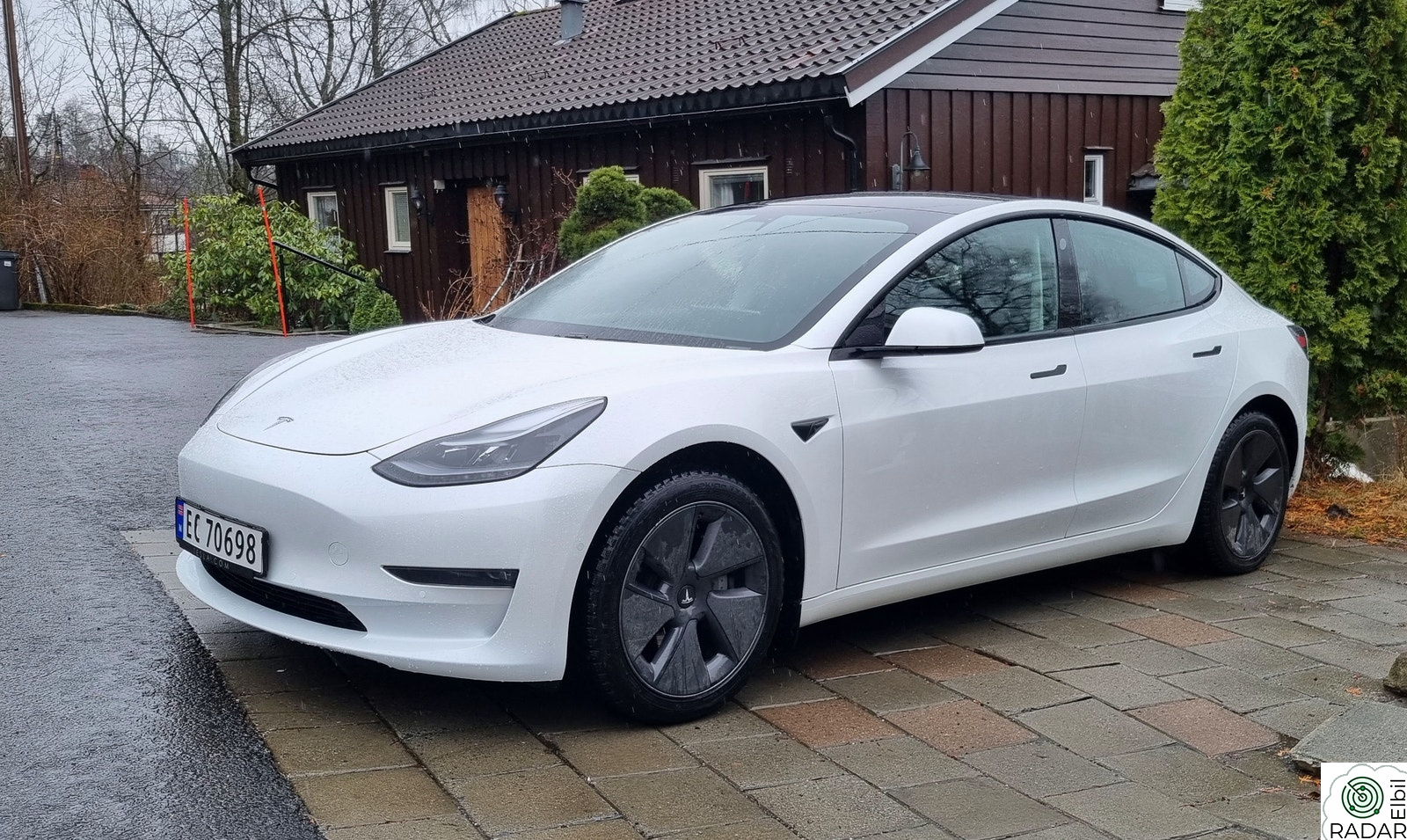 TESLA Model 3 Long Range AWD - 614km, hengerfeste