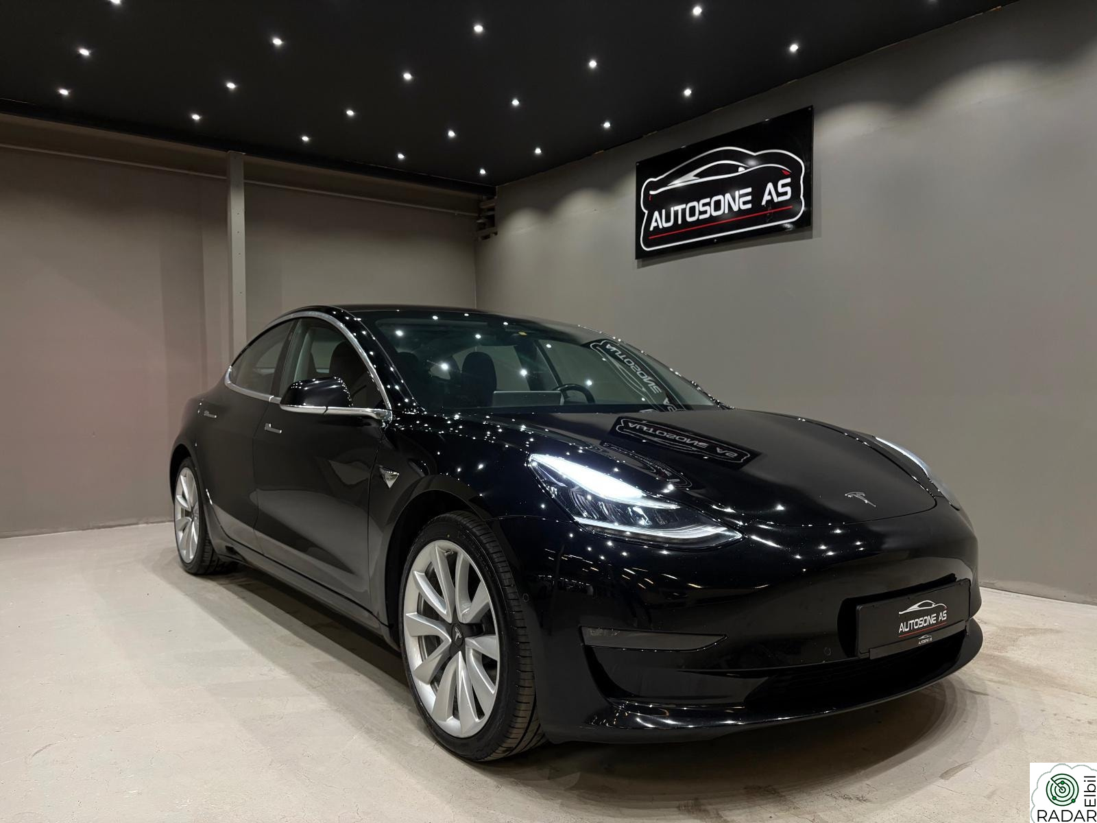 TESLA Model 3 LONG RANGE / AWD / SKINN / AUTOPILOT /PREMIUM /HOMELINK