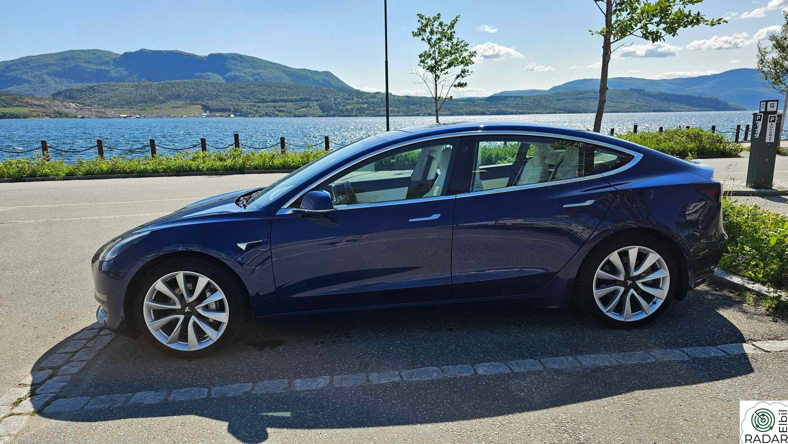 TESLA Model 3 LR /AWD / FSD / Premium Interiør