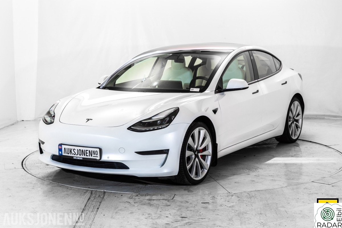 TESLA Model 3 PERFORMANCE 20'' PANORAMA PREMIUM LYD & INTERIØR