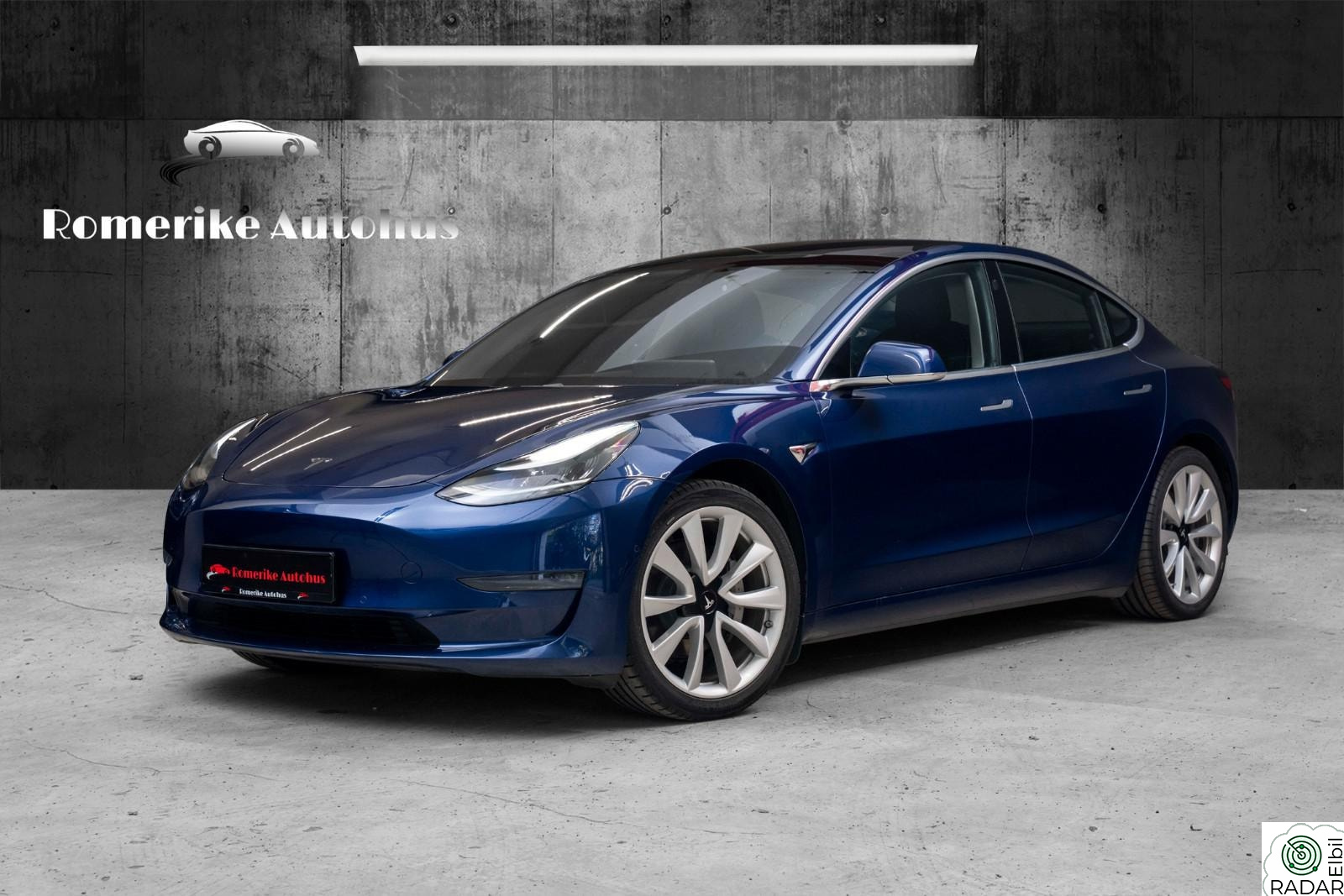 TESLA Model 3 Long Range AWD // AP, PremiumLyd, 19" Sport, Pano+++