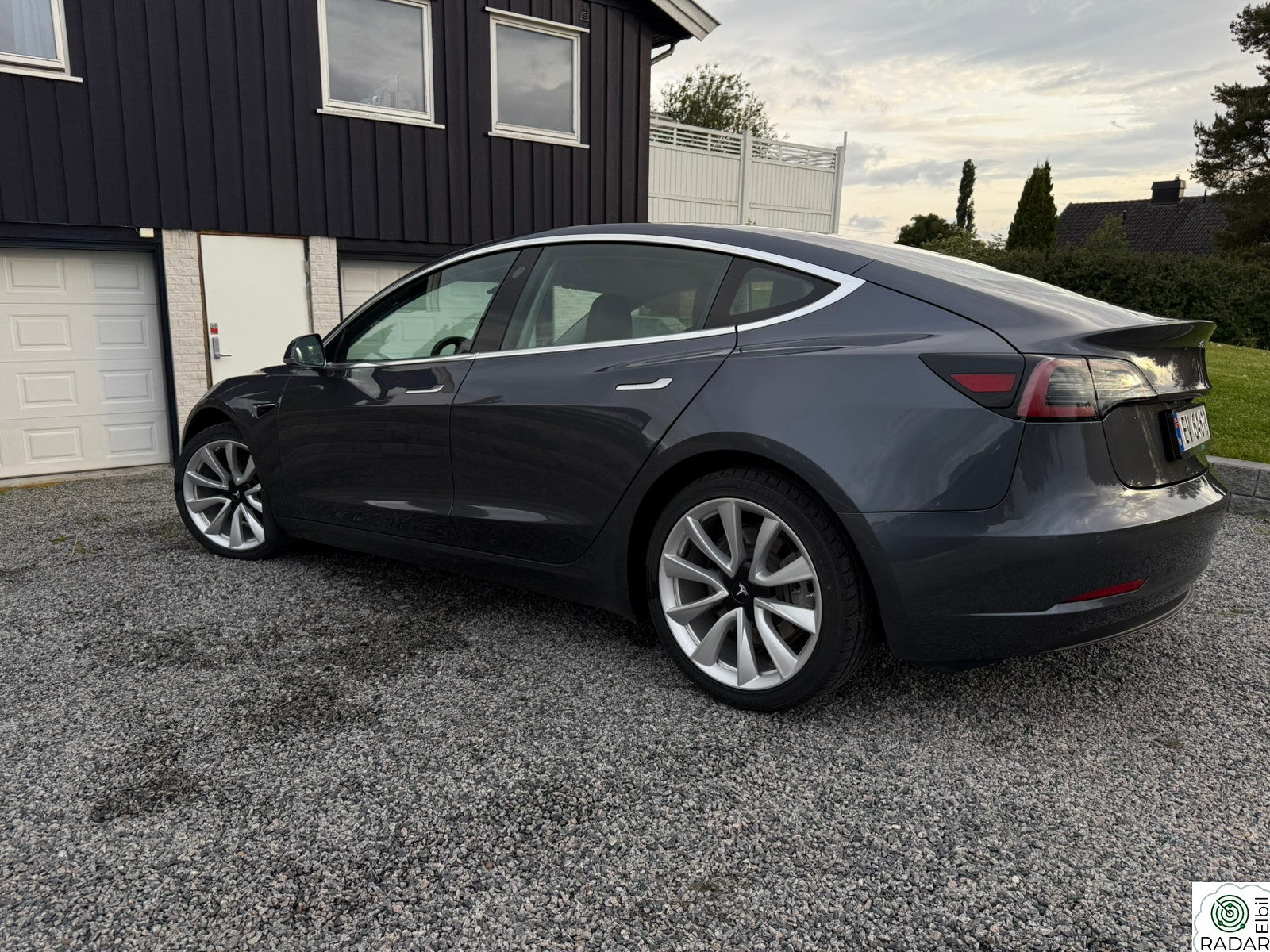 TESLA Model 3 Long Range AWD - Autopilot - 560km