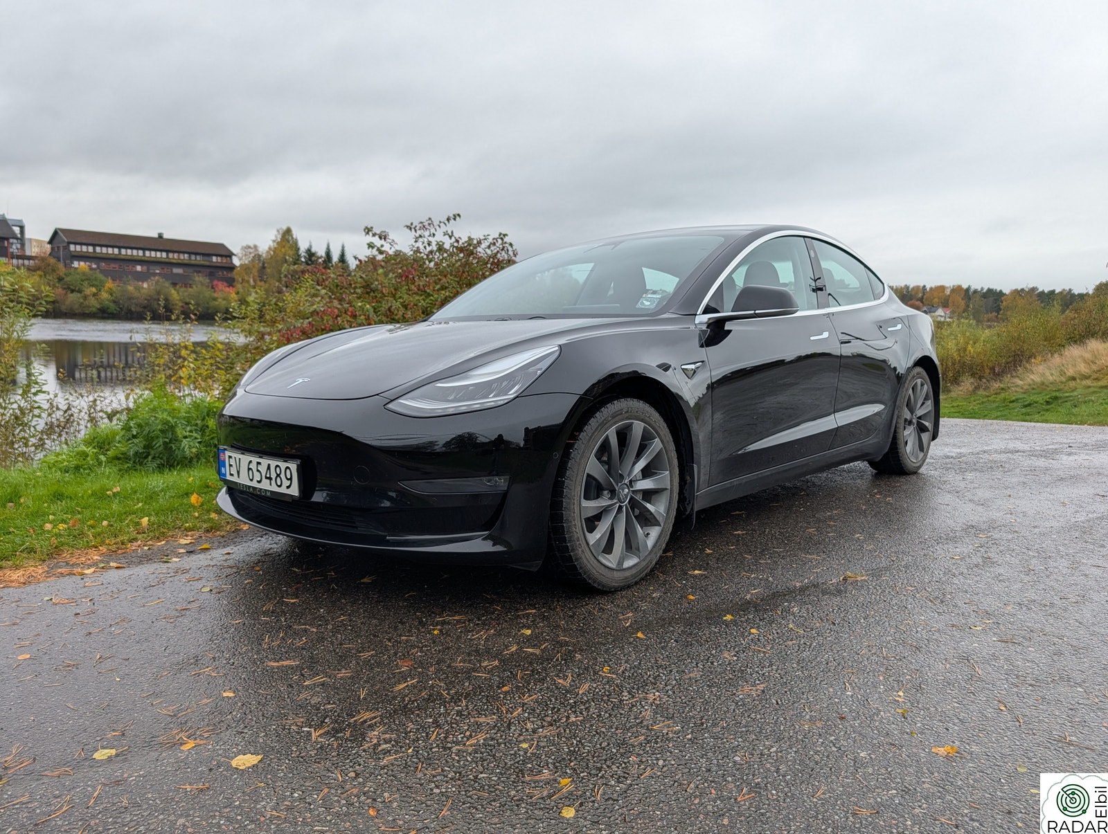 TESLA Model 3 Long Range AWD - svært lav kilometerstand!