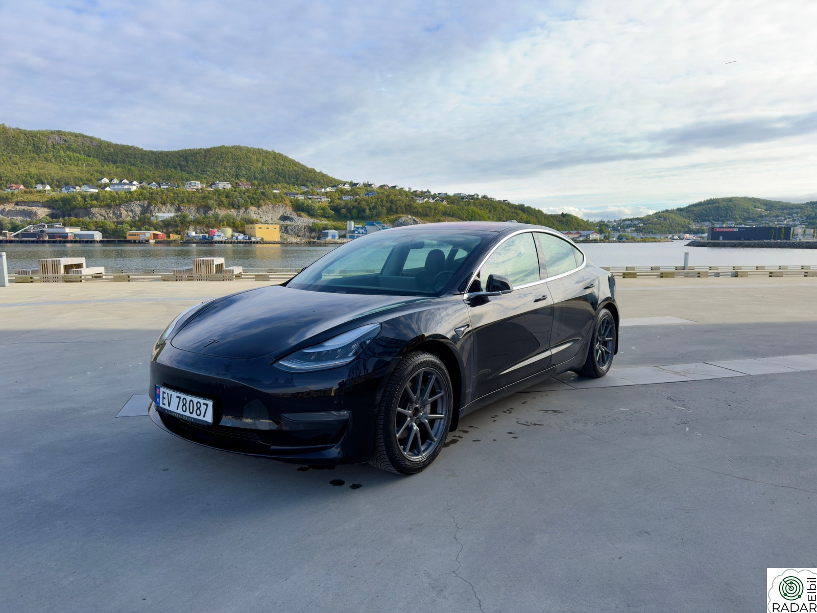TESLA Model 3 Long Range AWD