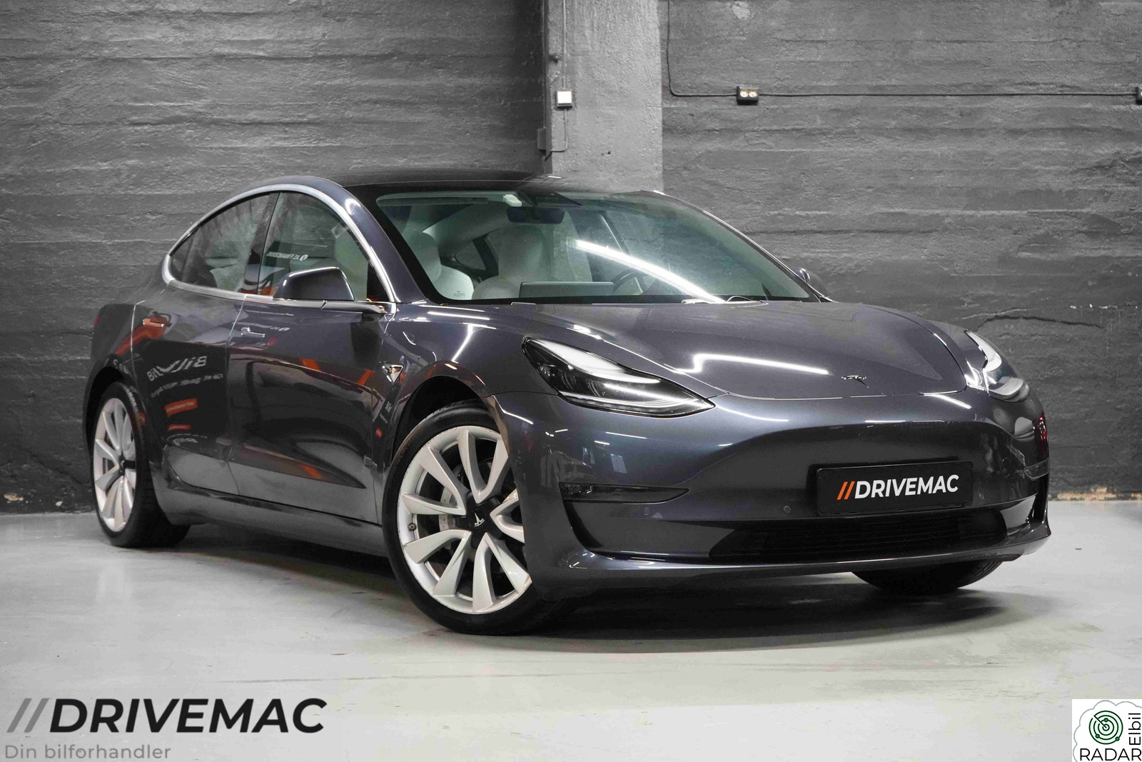 TESLA Model 3 3/AWD/Autopilot/CC/Navi/Skinn/Glasstak ++