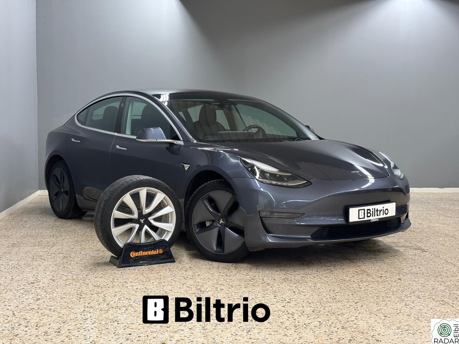 TESLA Model 3 LongRange/AWD/Hengerfestet/Gummimatter/Navi