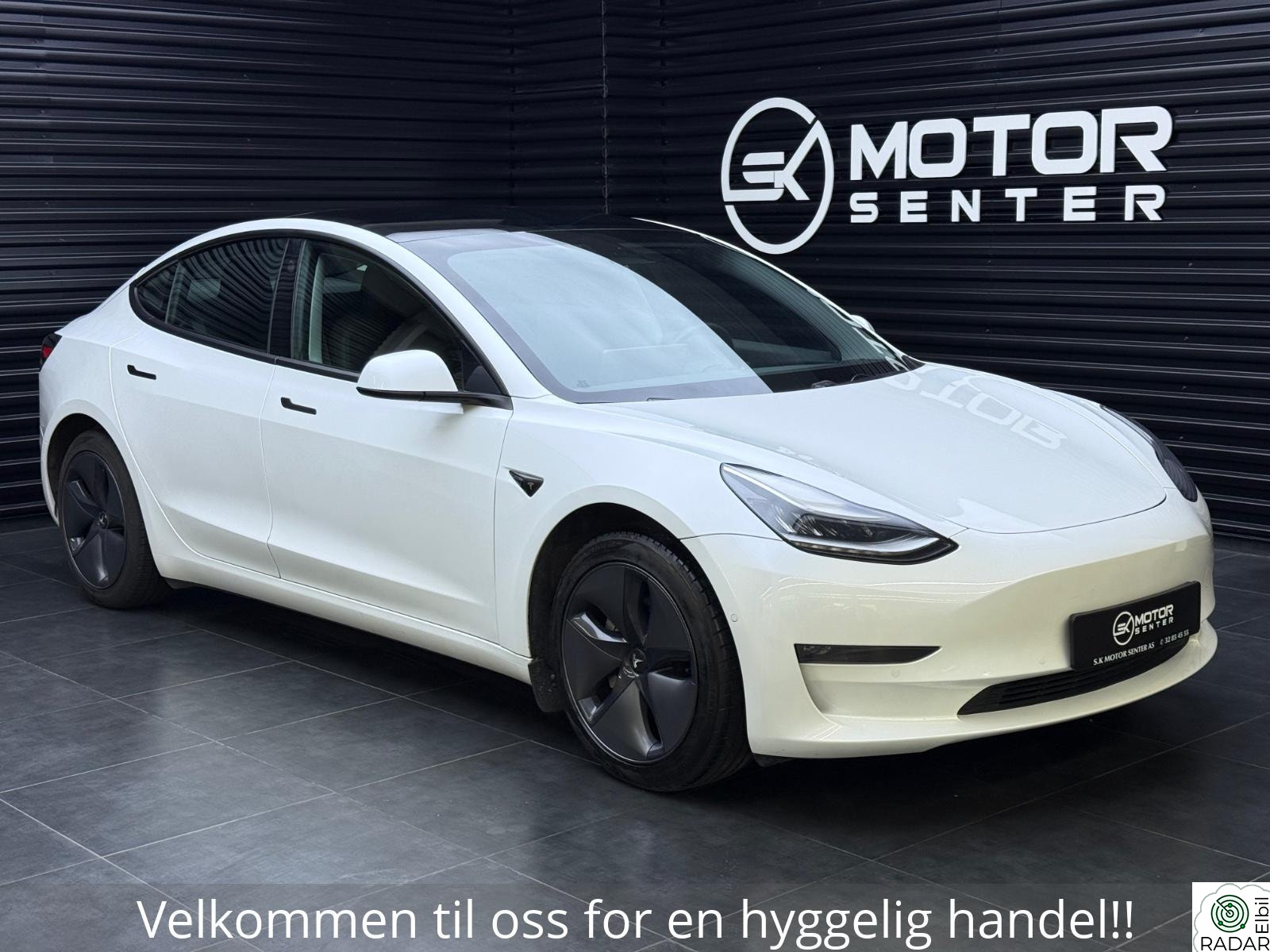 TESLA Model 3 LONG RANGE 560KM, 4WD, AP, SKINN, H.FESTE, EU 09/2027++