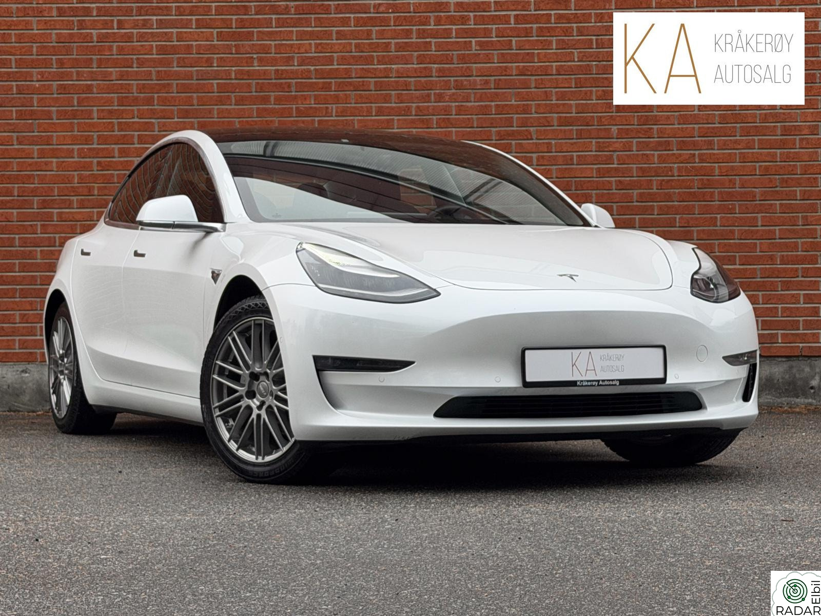 TESLA Model 3 LONG RANGE AWD/HENGERFESTE/PEARL WHITE/AUTOPILOT