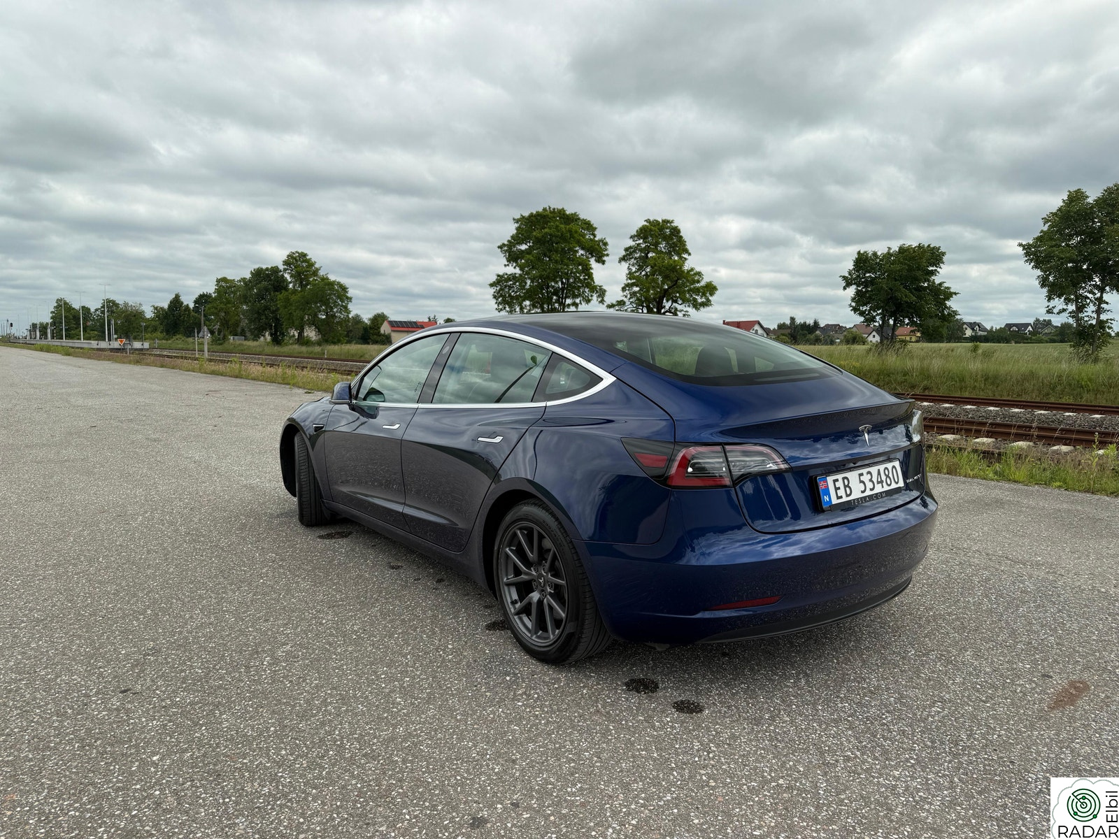 TESLA Model 3 LONG RANGE AWD 476HK PREMIUM FSD SKINN+HENGERFESTE+++