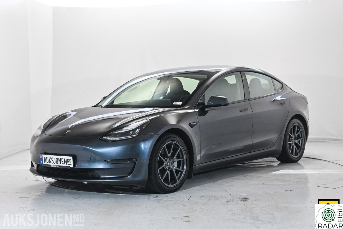 TESLA Model 3 LRDM HENGERFESTE VARMEPUMPE PREMIUM LYD & INTERIØR PANO
