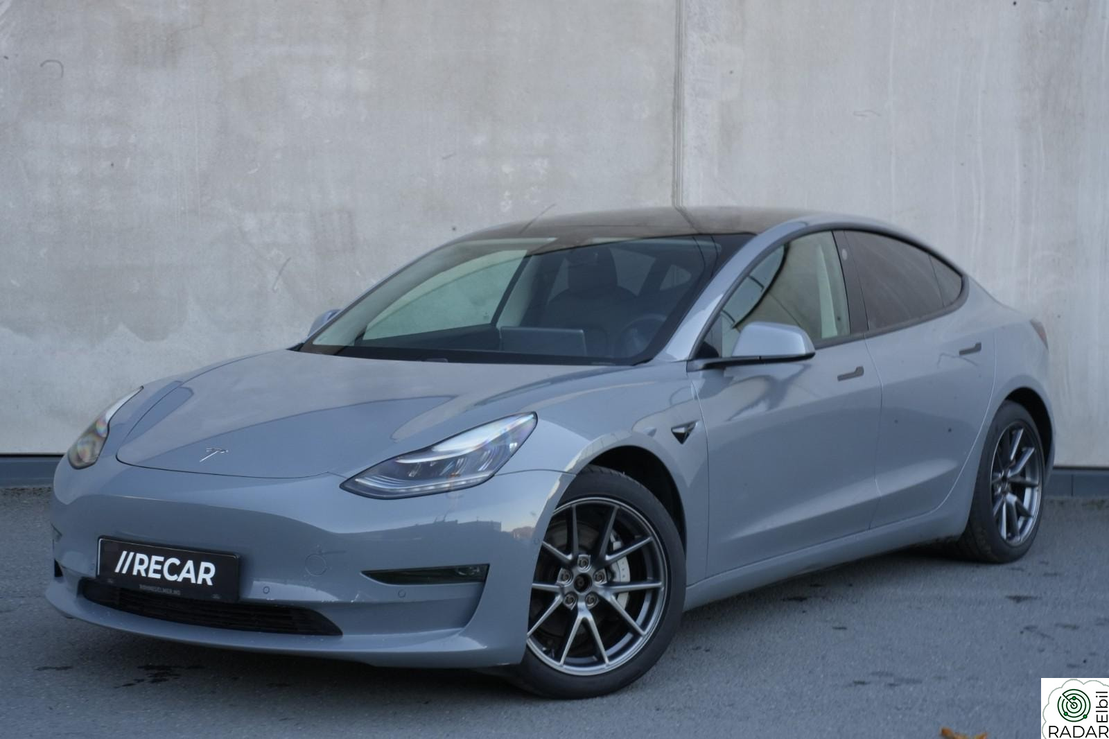 TESLA Model 3 LONG RANGE l AWD l PREMIUM l V.PUMPE l KROK