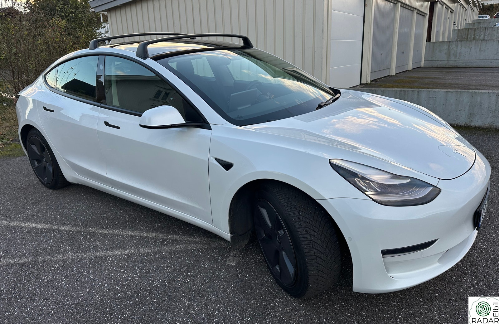 TESLA Model 3 Long R AWD 580 km Varmepumpe Hengerfeste 1 eier