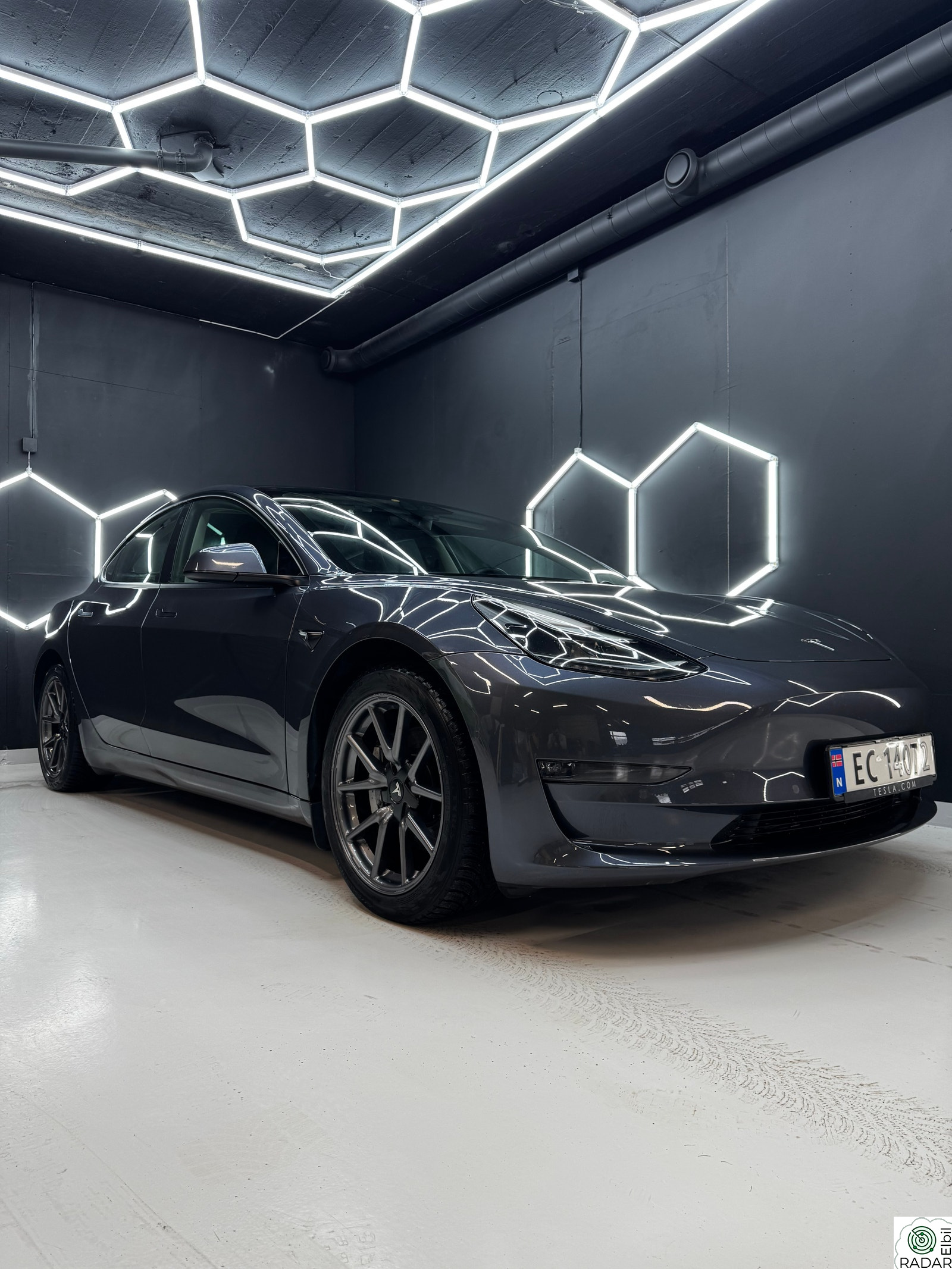 TESLA Model 3 Long Range AWD