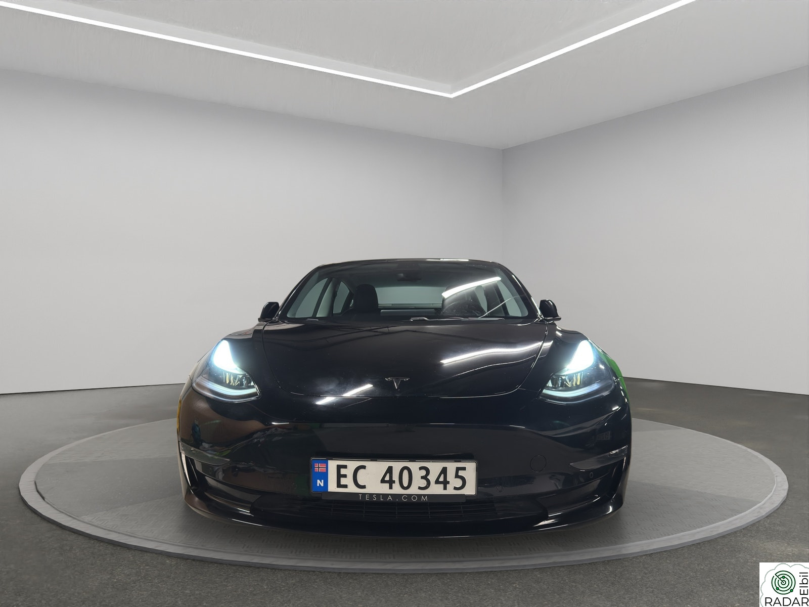 TESLA Model 3 Long Range AWD / Rattvarme / Hengerfeste
