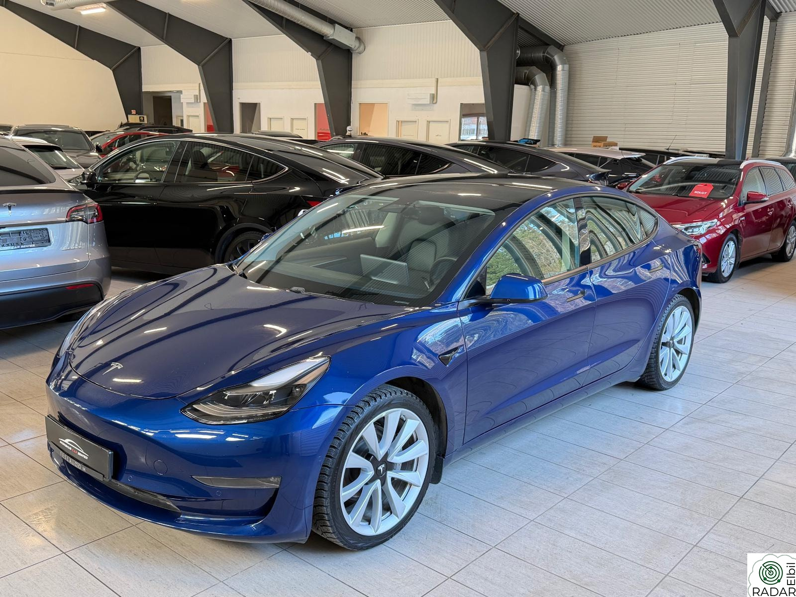 TESLA Model 3 LONG RANGE AWD/ VARMERATT/ KROK / 19 " S+V / 614 KM