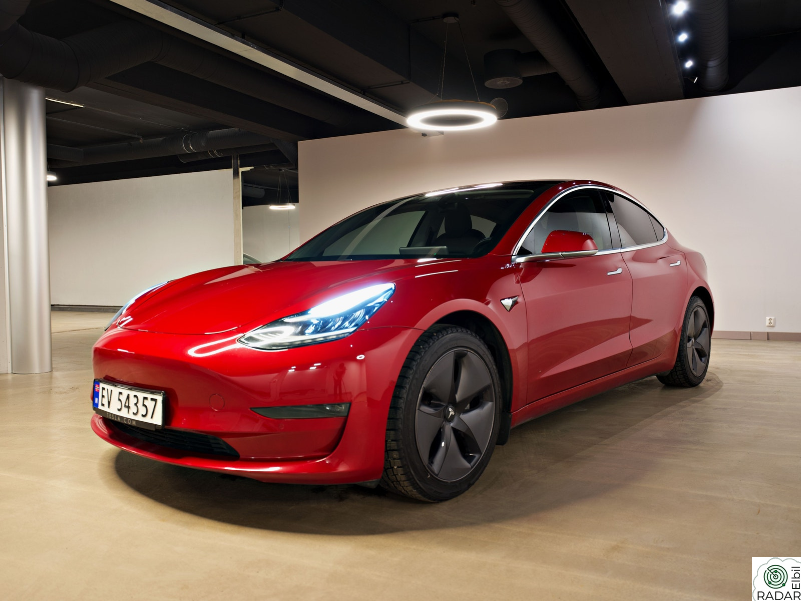TESLA Model 3 Long Range AWD / Autopilot / Strøken! ++