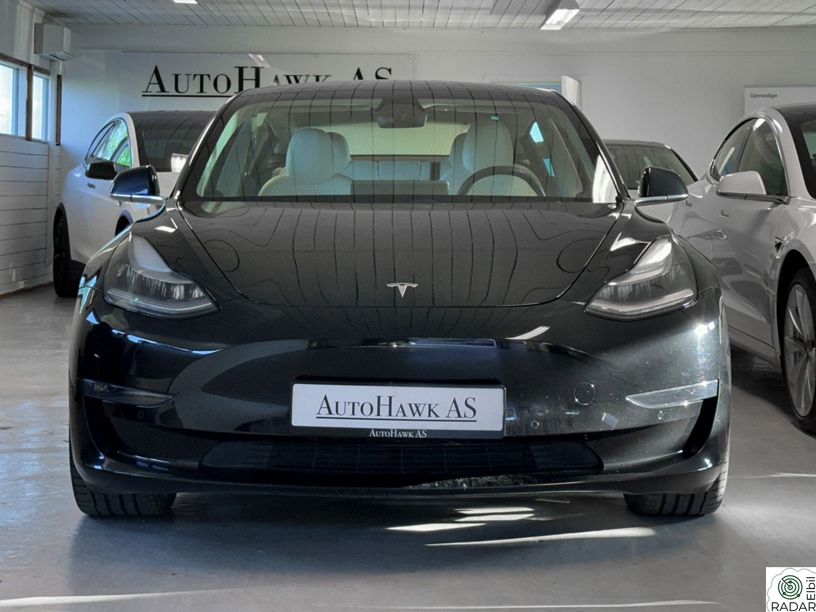 TESLA Model 3 AWD Premium/FSD/UltraWhite-int/Pano/Skinn/1eie/19"Sport