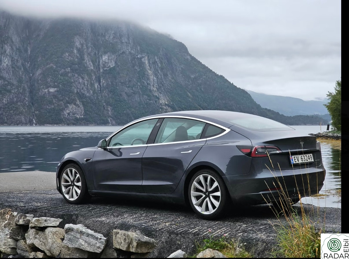 TESLA Model 3 Long Range AWD