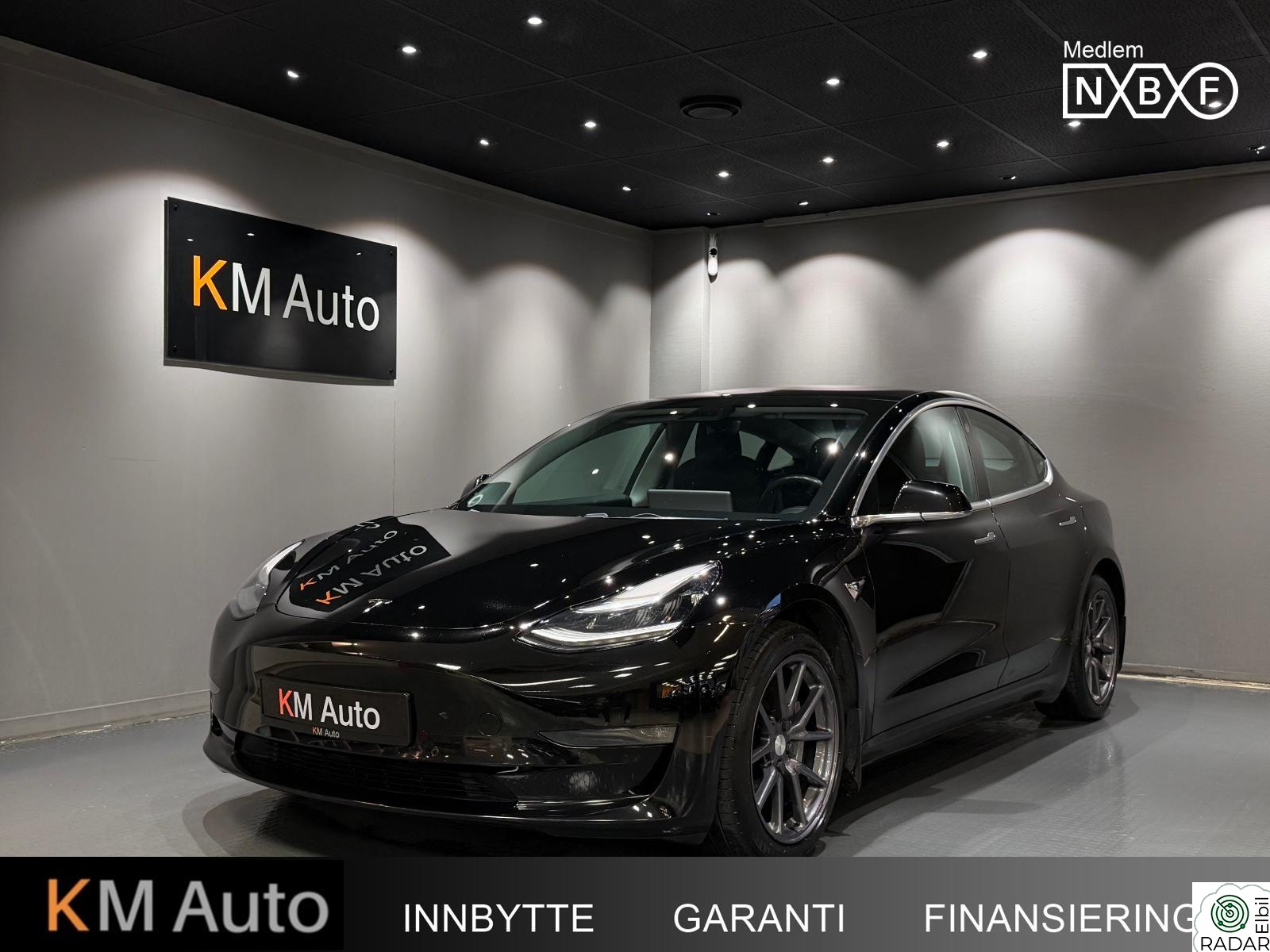 TESLA Model 3 LONG RANGE AWD / AUTOPILOT / SKINN / PANORAMA +++
