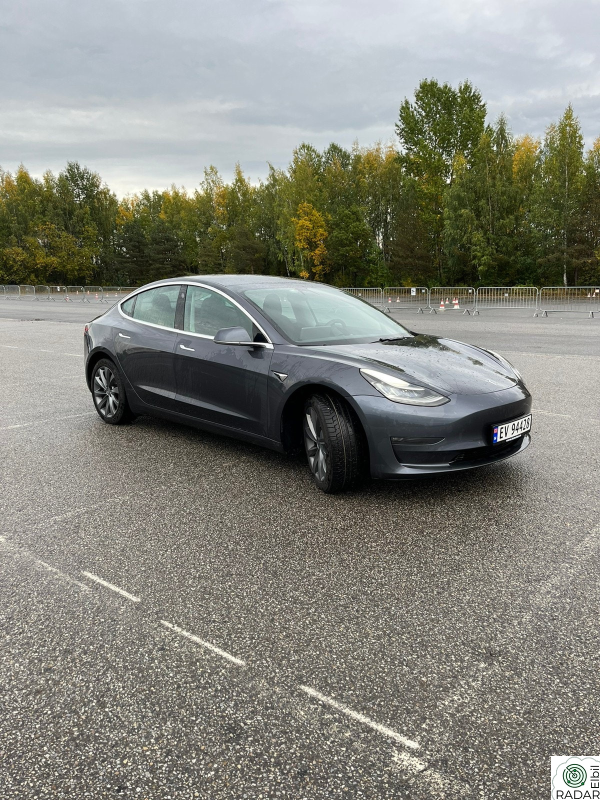 TESLA Model 3 Longrange/Autopilot/hengerfeste/4wd