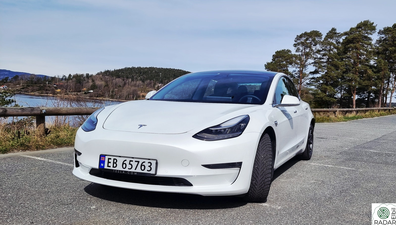 TESLA Model 3 Long Range | AWD | Nytt hengerfeste | lav km | NAF test