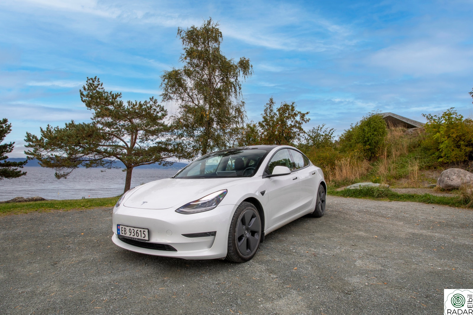 TESLA Model 3 Long Range AWD 580 Km Hengerfeste Nybilgaranti Premium