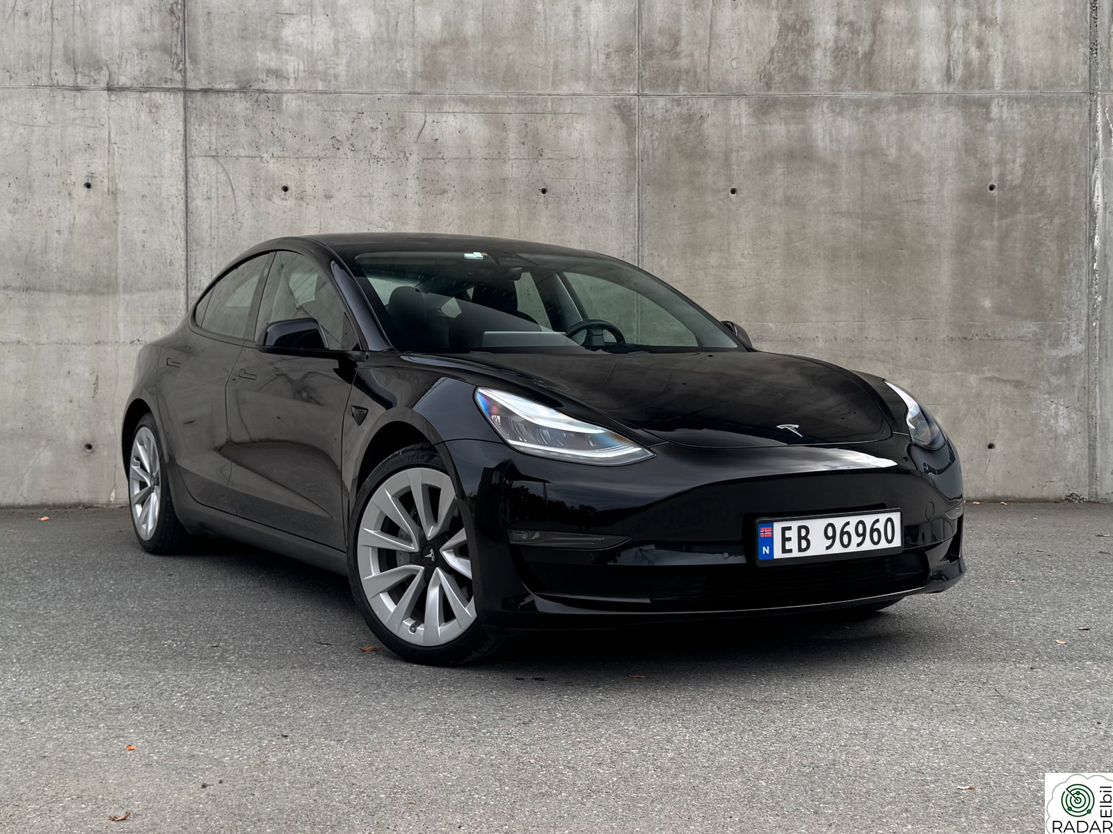 TESLA Model 3 LR/AWD/Krok/Varmepumpe/Nye dekk/Premium/Nybilgaranti