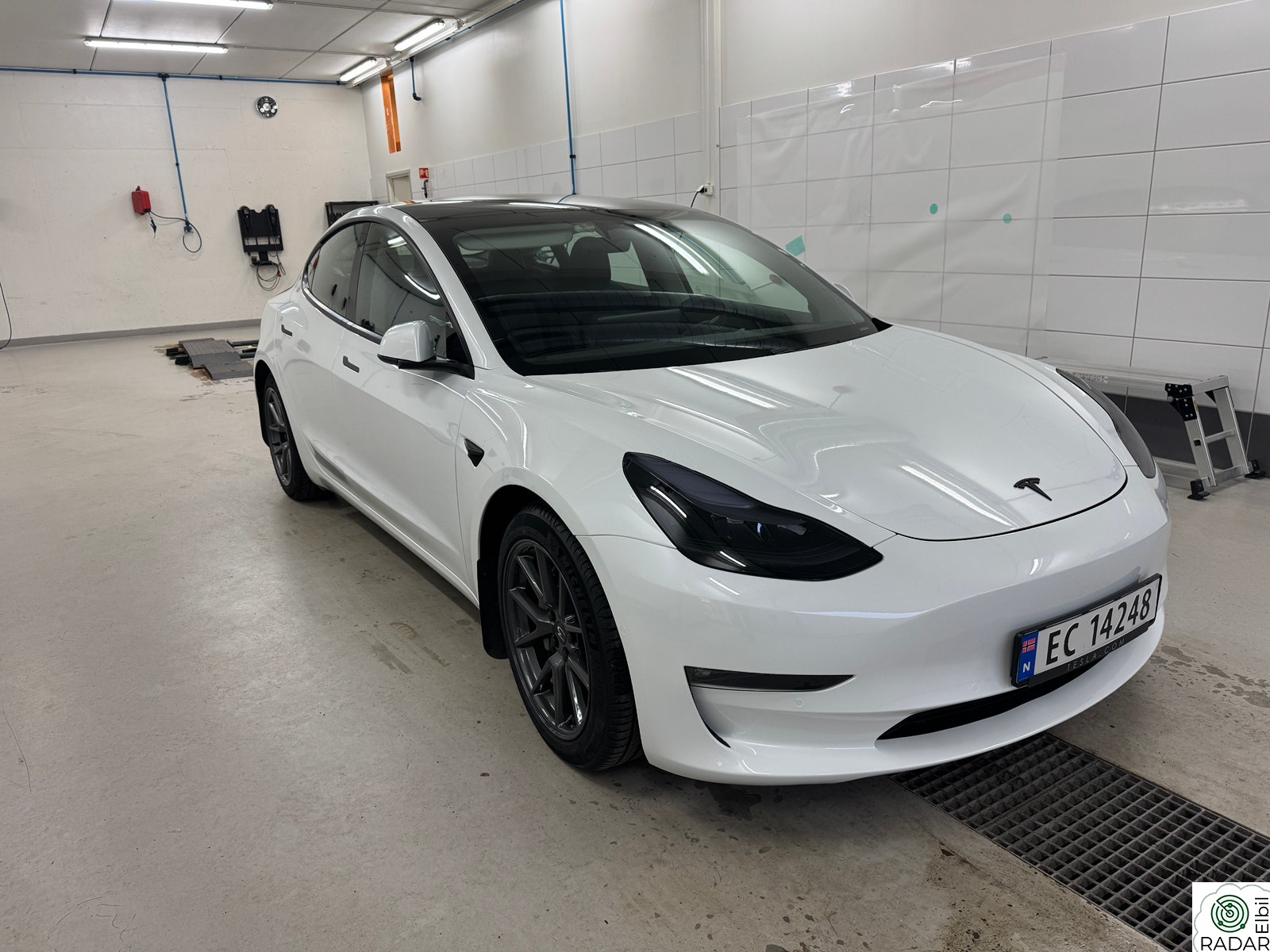 TESLA Model 3 Long Range / AWD