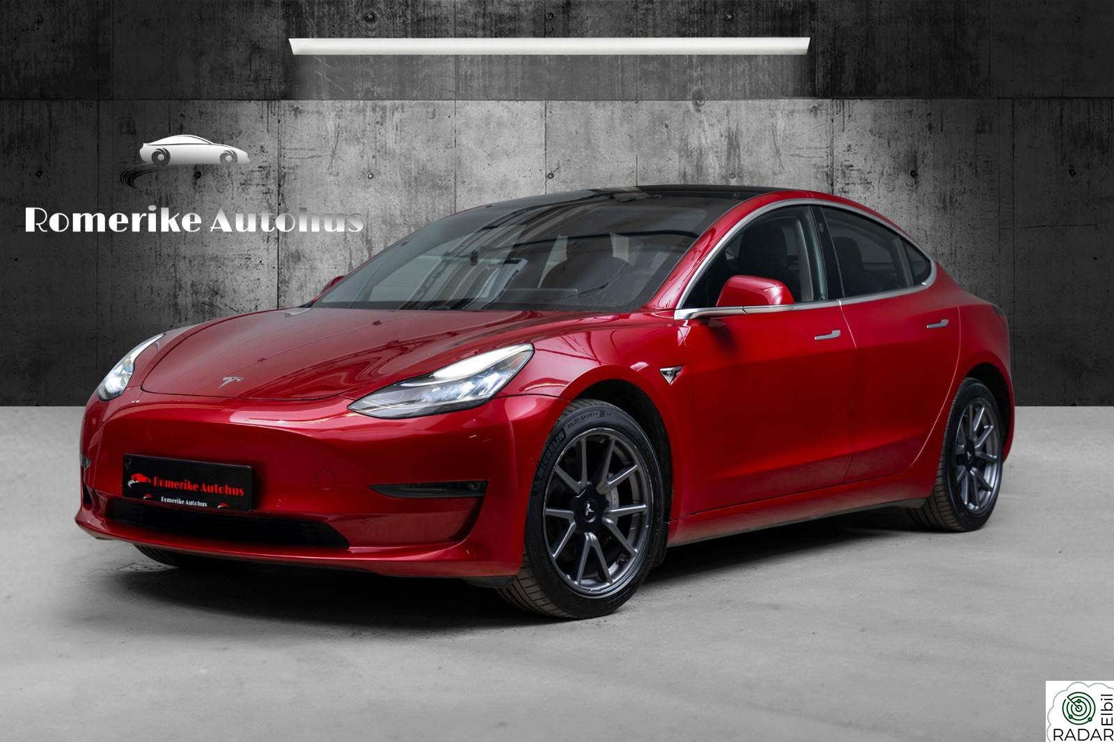 TESLA Model 3 Long Range AWD // AP, PremiumLyd, Panorama, ACCBOOST+++