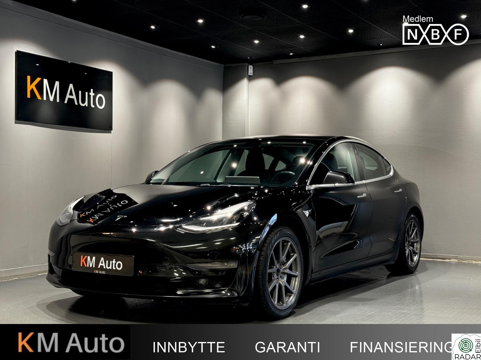 TESLA Model 3 LONG RANGE AWD / AUTOPILOT / SKINN / PANORAMA +++