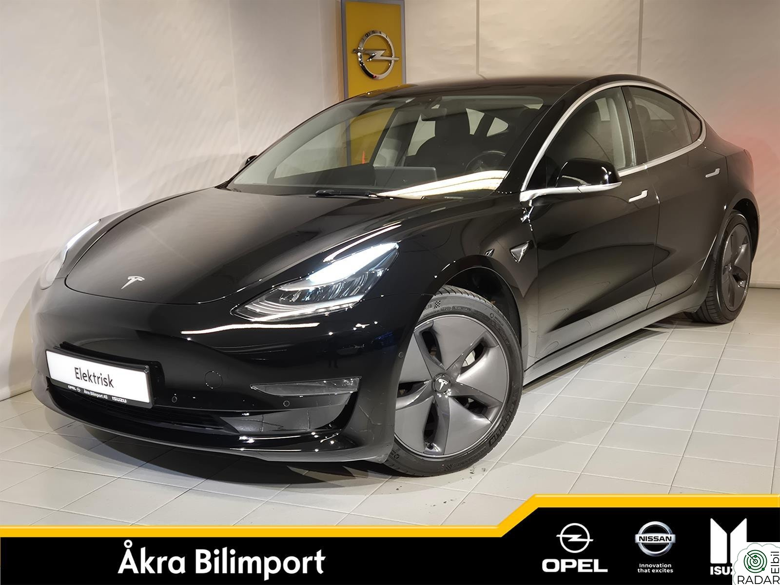 TESLA Model 3 Dual Motor Panorama