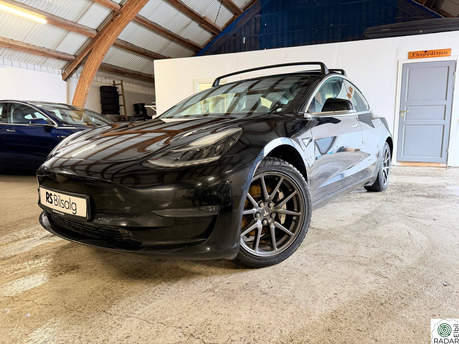 TESLA Model 3 LONG RANGE - HENGERFESTE -