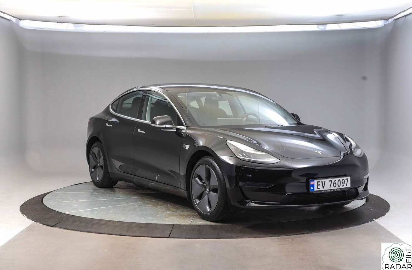 TESLA Model 3 Long Range AWD - Krok - Autopilot & Summon - Service