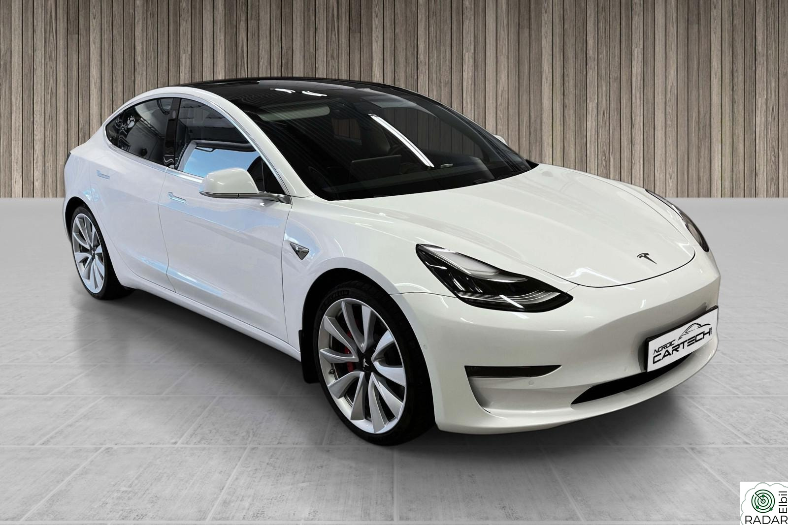 TESLA Model 3 Performance Long Range AWD Premium 1.Eier Drift mode
