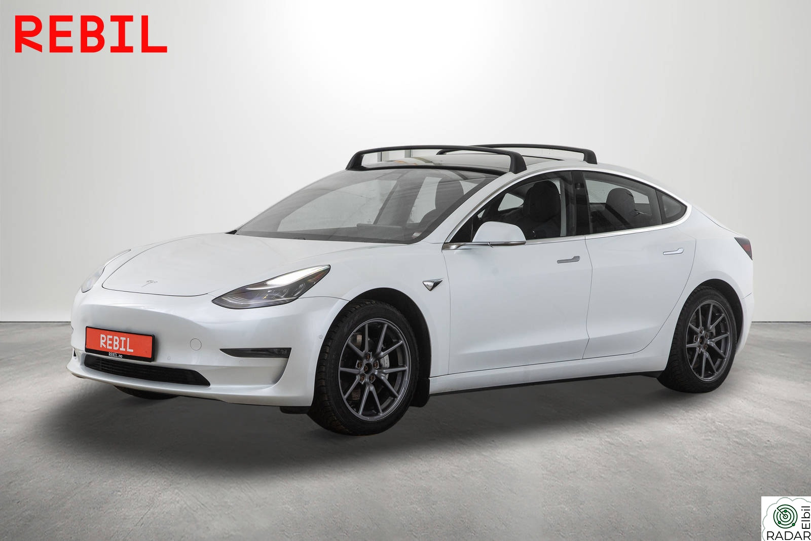 TESLA Model 3 560km (WLTP)/LR/AWD/MCU2/Navi/R.kam/Pano/AP/Taksktativ