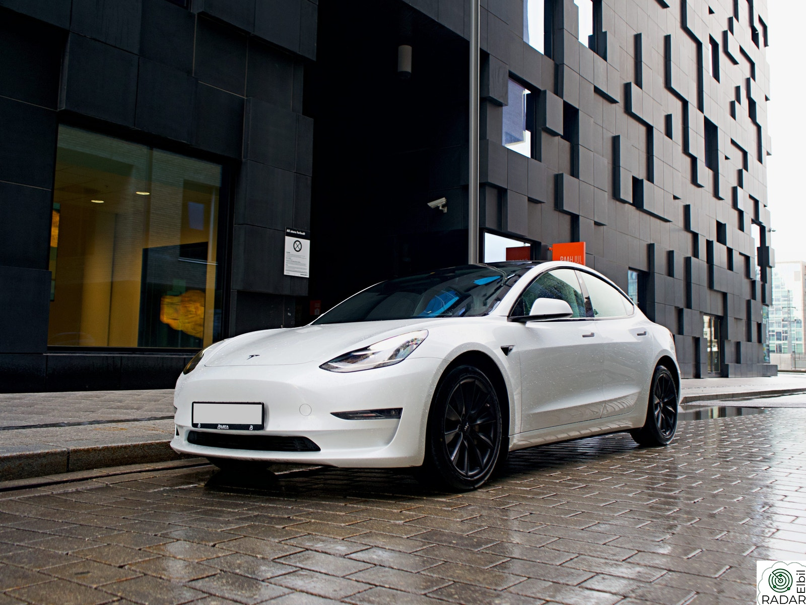 TESLA Model 3 Long Range AWD / 560Km / 75KWh / Varmepumpe +++
