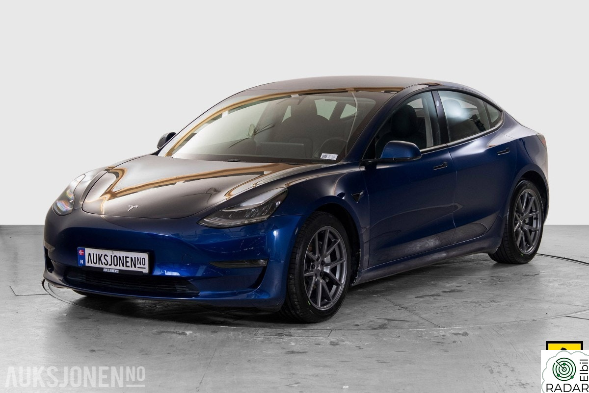 TESLA Model 3 LRDM AWD HENGERFESTE VARMEPUMPE PREMIUM LYD & INTERIØR