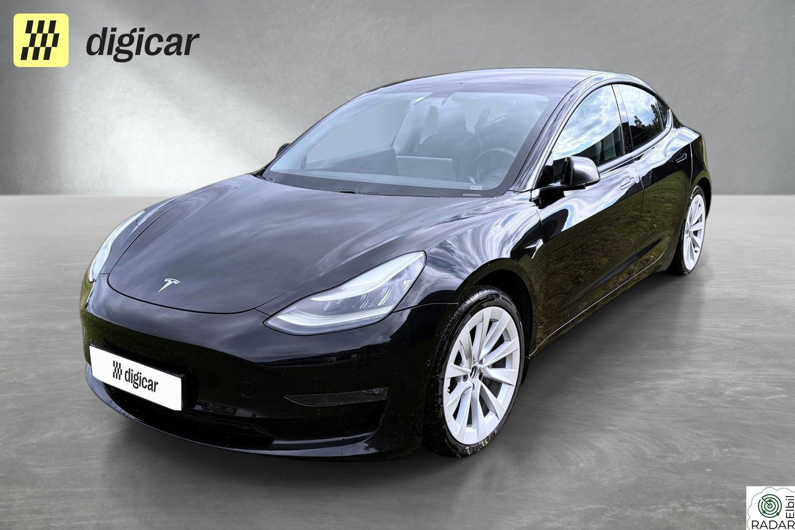 TESLA Model 3 Long Range AWD / 19" / Autopilot / Hengerfeste / ++